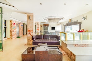 Lobby sitting area - Fabhotel Marble Arch (New Delhi)