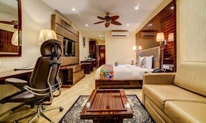Egyptian cotton sheets, premium bedding, in-room safe, desk