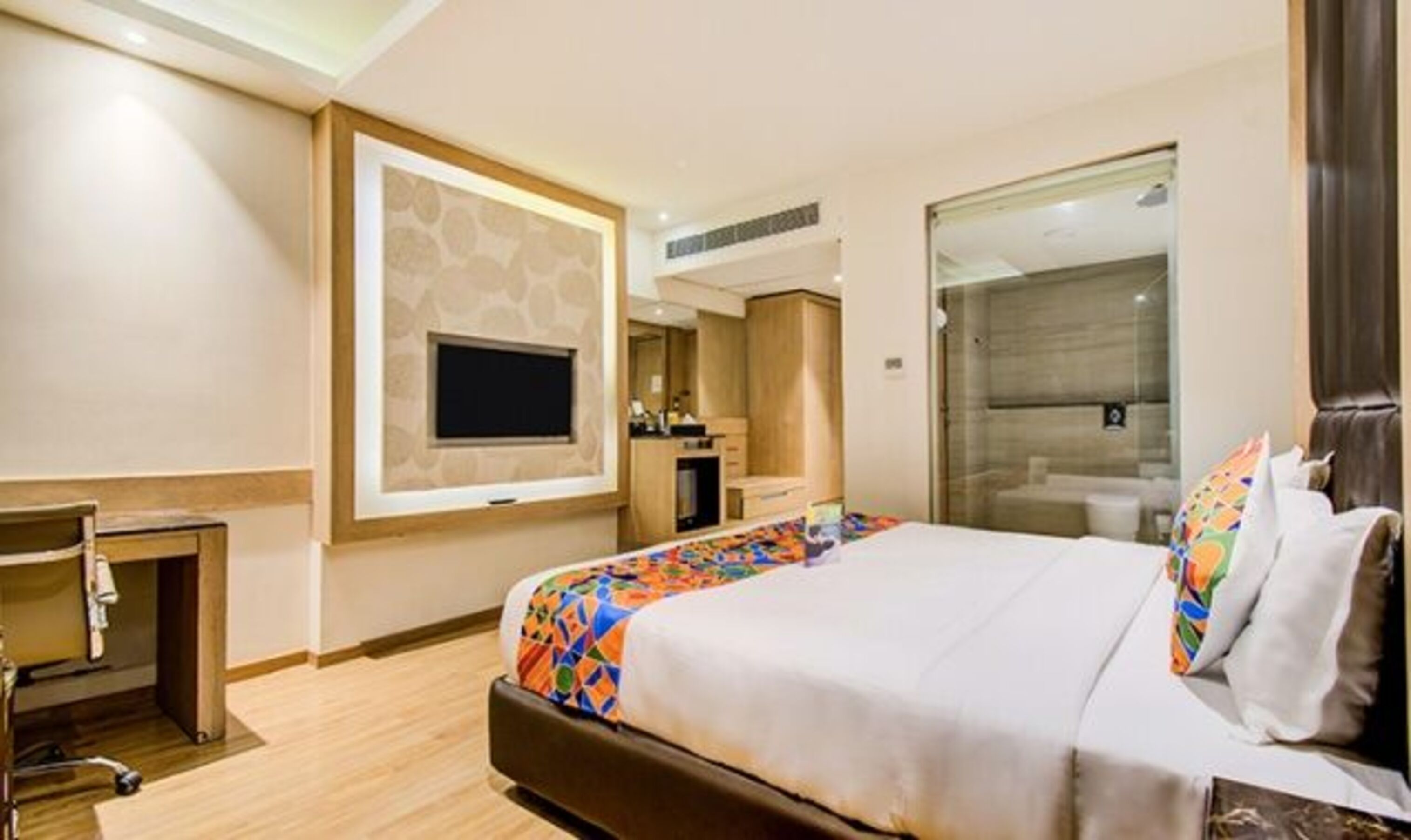 Egyptian cotton sheets, premium bedding, in-room safe, free WiFi