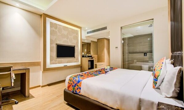 Egyptian cotton sheets, premium bedding, in-room safe, free WiFi