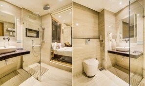 Deluxe Room | Bathroom | Shower, rainfall showerhead, towels