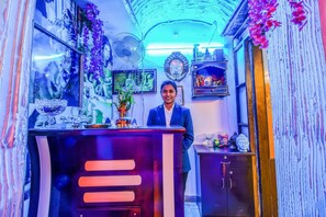 ฝ่ายต้อนรับ