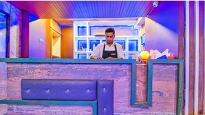 Bar (on property) - Fabhotel White Klove (New Delhi)