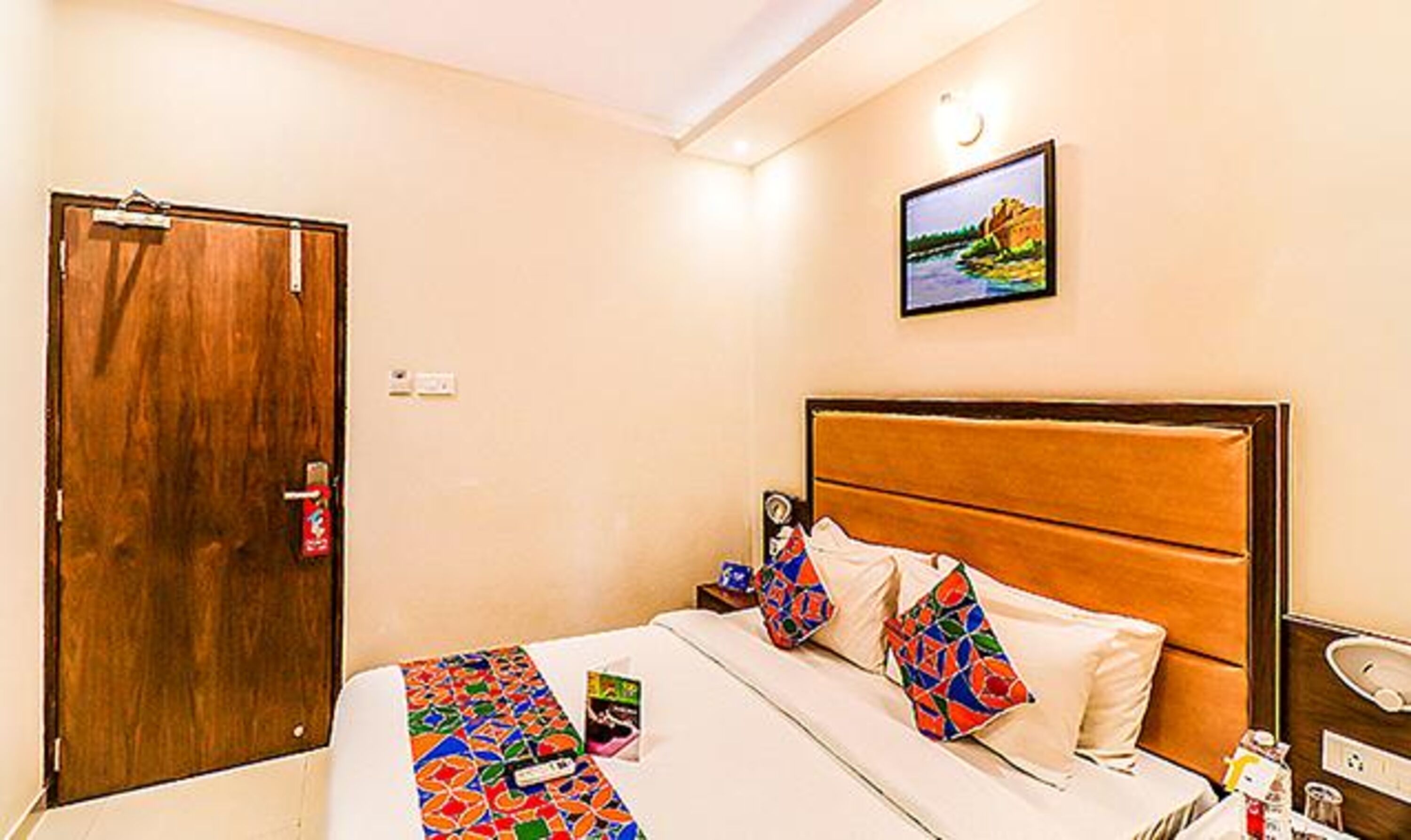 Photo - FabHotel Admiral - Nr Mumbai International Airport