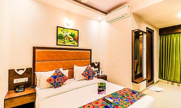 Egyptian cotton sheets, premium bedding, in-room safe, desk