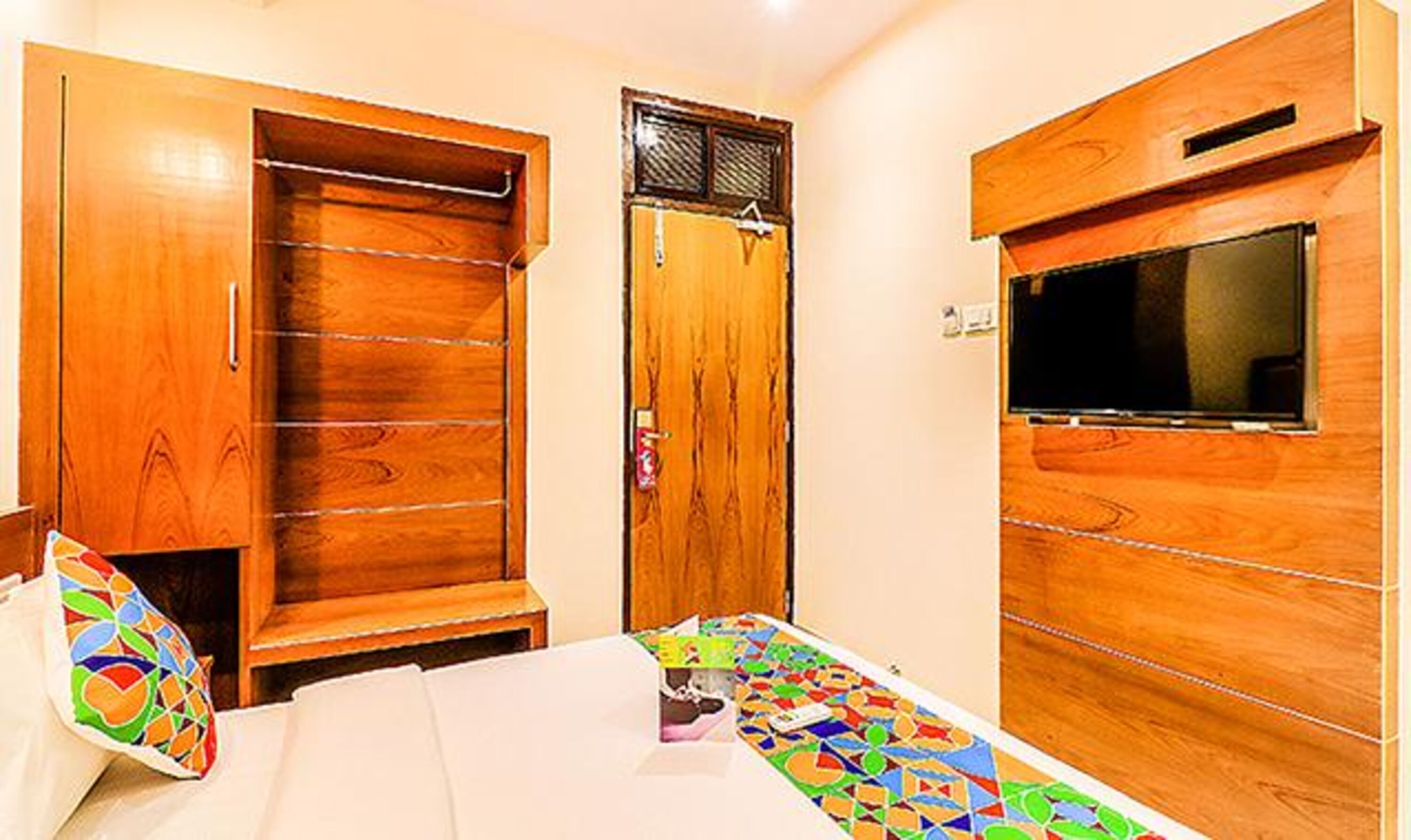 Photo - FabHotel Admiral - Nr Mumbai International Airport