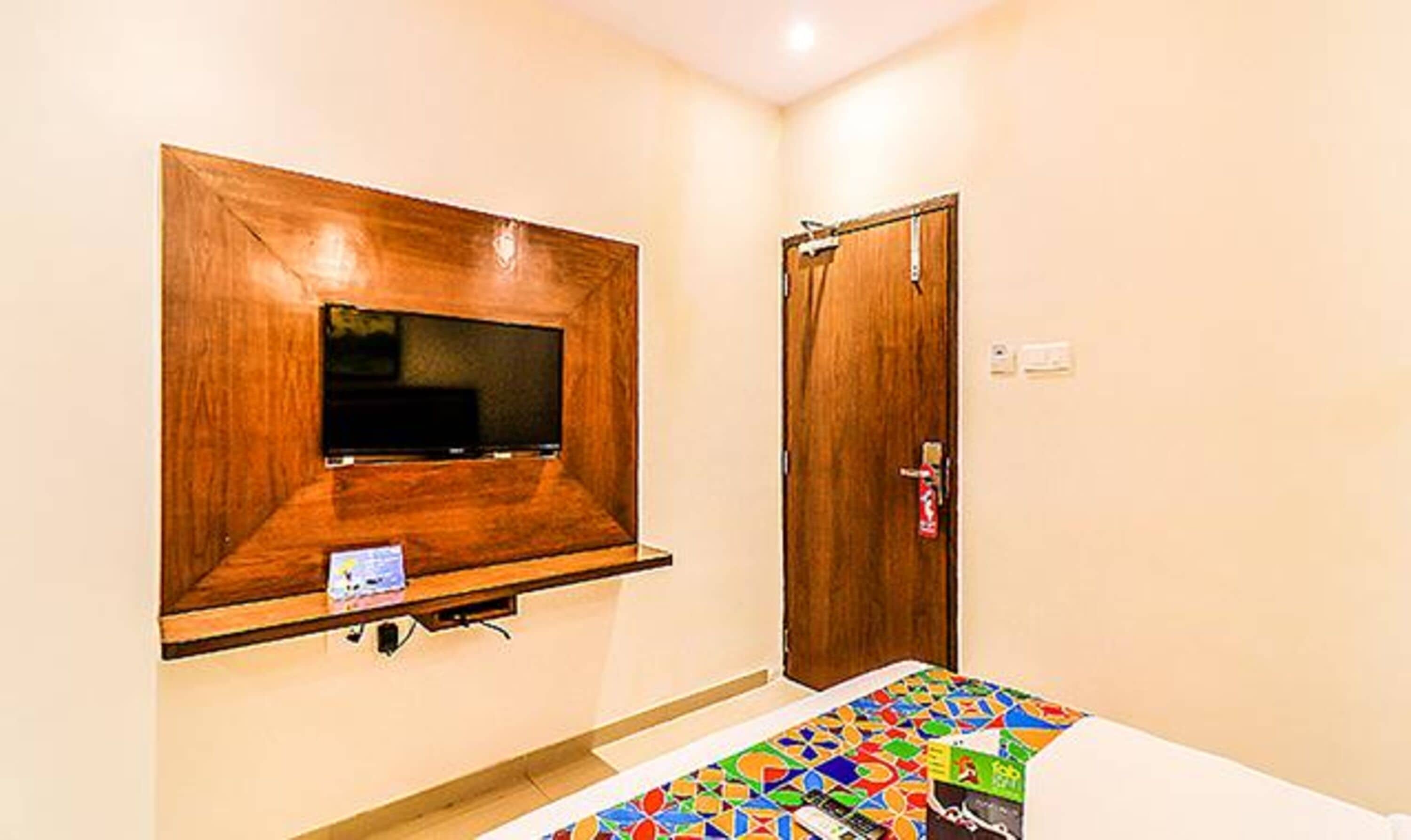 Photo - FabHotel Admiral - Nr Mumbai International Airport