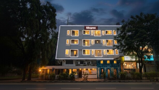 Property entrance - FabHotel Kalyan (Vadodara)