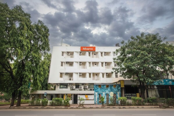 A multi-story building with a prominent 'fabapress' sign on the top. - FabHotel Kalyan (Vadodara)