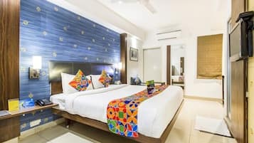 Deluxe Room | Egyptian cotton sheets, premium bedding, in-room safe, desk
