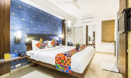 Deluxe Room | Egyptian cotton sheets, premium bedding, in-room safe, desk