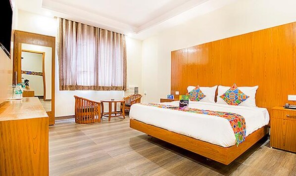 Premium Room | Egyptian cotton sheets, premium bedding, in-room safe, soundproofing - Fabhotel Aries (New Delhi)