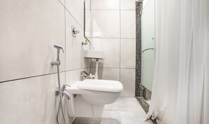 ห้องแฟมิลี่ | ห้องน้ำ | ฝักบัว, เรนชาวเวอร์, ของใช้ในห้องน้ำฟรี, ผ้าเช็ดตัว