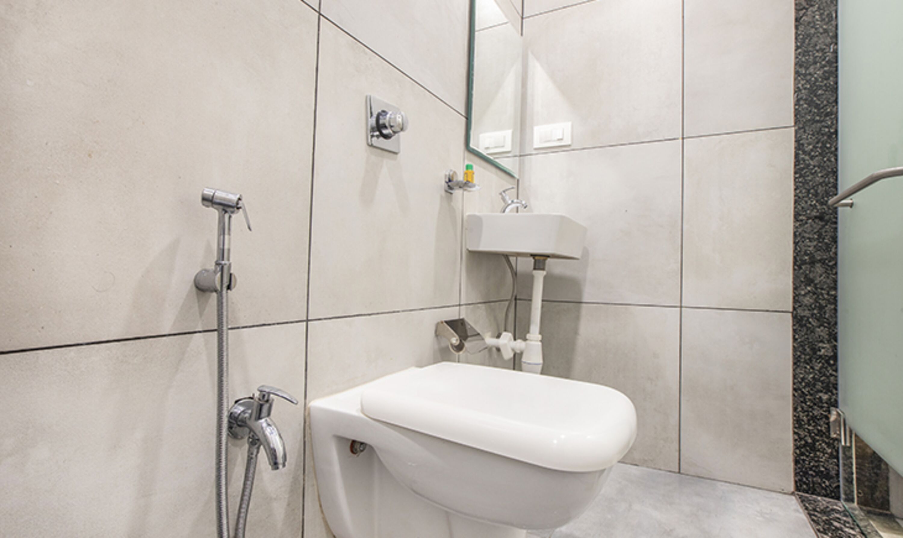 Premium Room | Bathroom | Shower, rainfall showerhead, free toiletries, towels