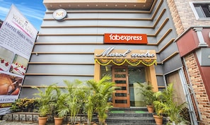 Property entrance - FabHotel Marol Metro (Mumbai)