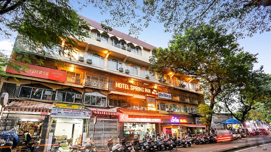 FabHotel Spring inn