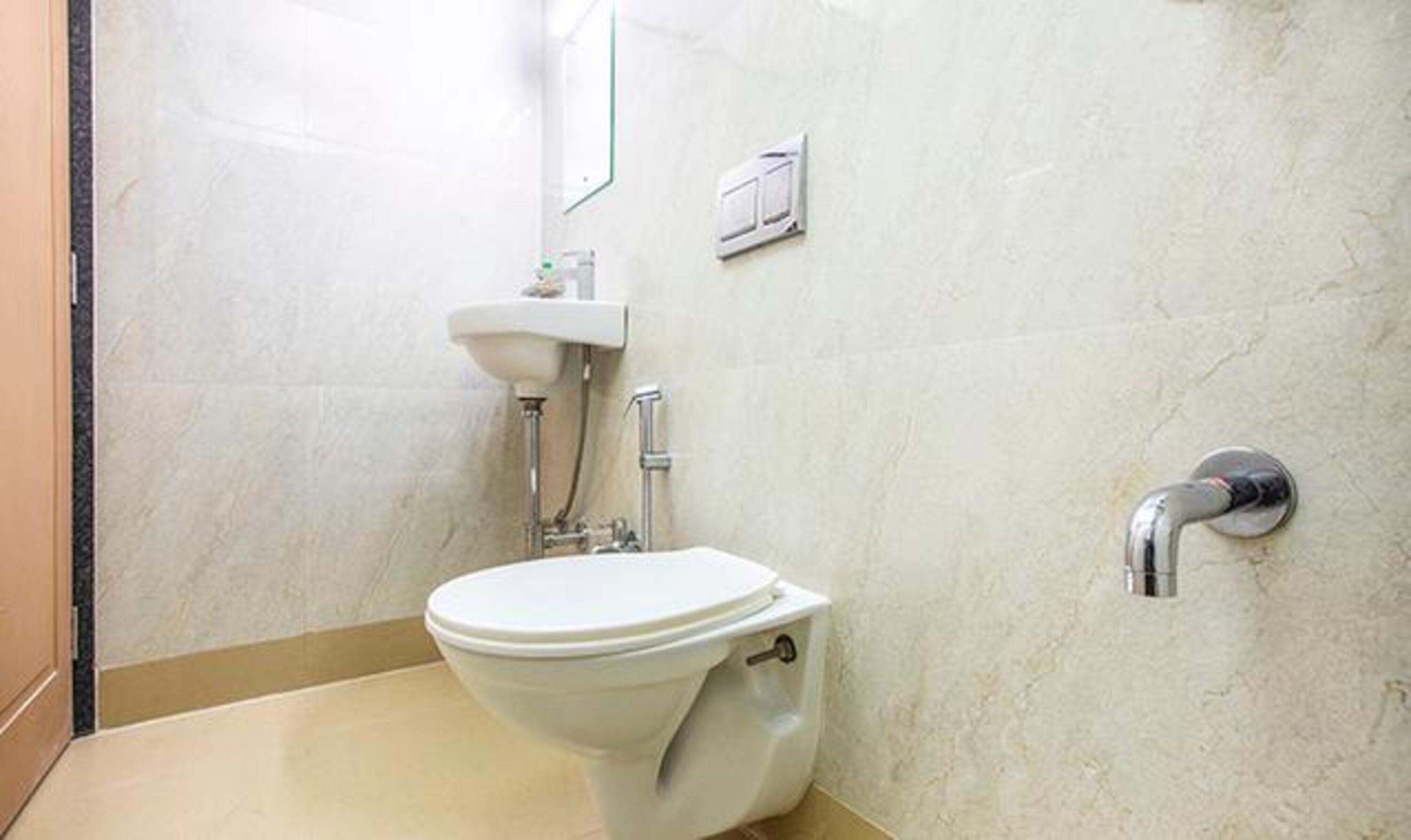 shower, rainfall showerhead, free toiletries, towels