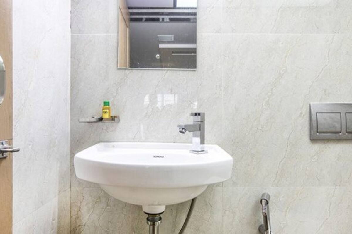 shower, rainfall showerhead, free toiletries, towels