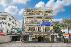 Property entrance - Fabhotel Santoor (Indore)