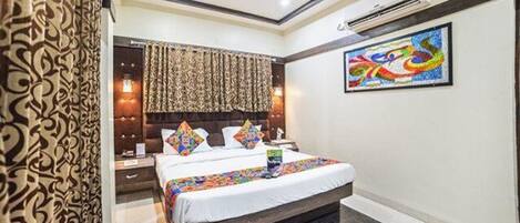 Egyptian cotton sheets, premium bedding, in-room safe, soundproofing