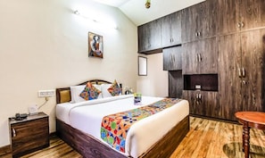 Premium Room | Egyptian cotton sheets, premium bedding, in-room safe, desk
