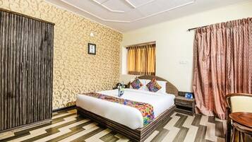 ห้องดีลักซ์ | ผ้าปูที่นอนฝ้ายอียิปต์, เครื่องนอนระดับพรีเมียม, ตู้นิรภัยในห้องพัก