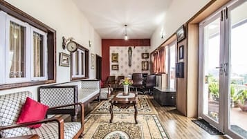 ฝ่ายต้อนรับ