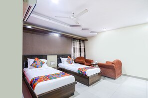 Egyptian cotton sheets, premium bedding, in-room safe, desk
