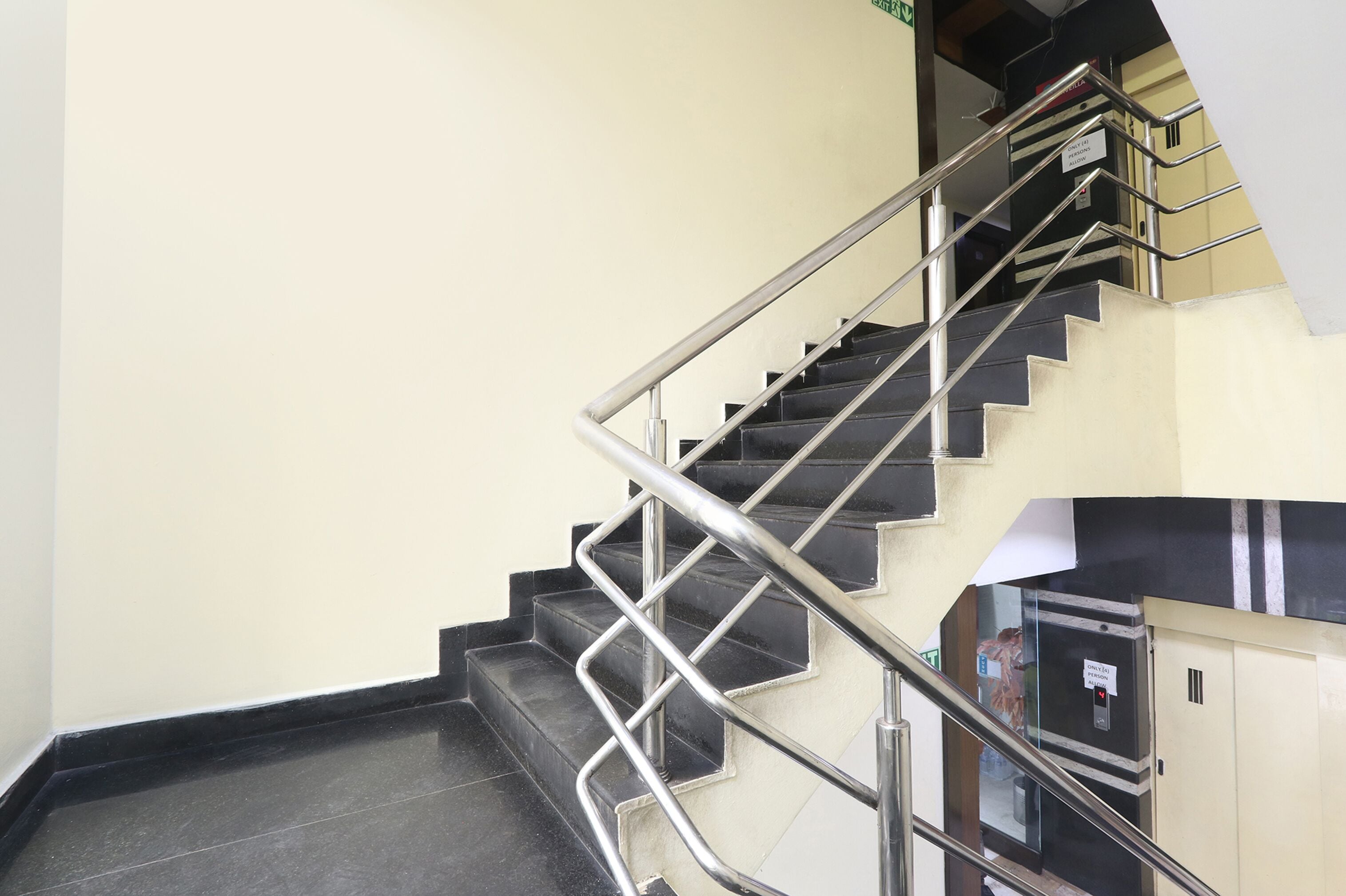 Foto - FabHotel Royal Residency II - Nr Lakdikapul Metro Station