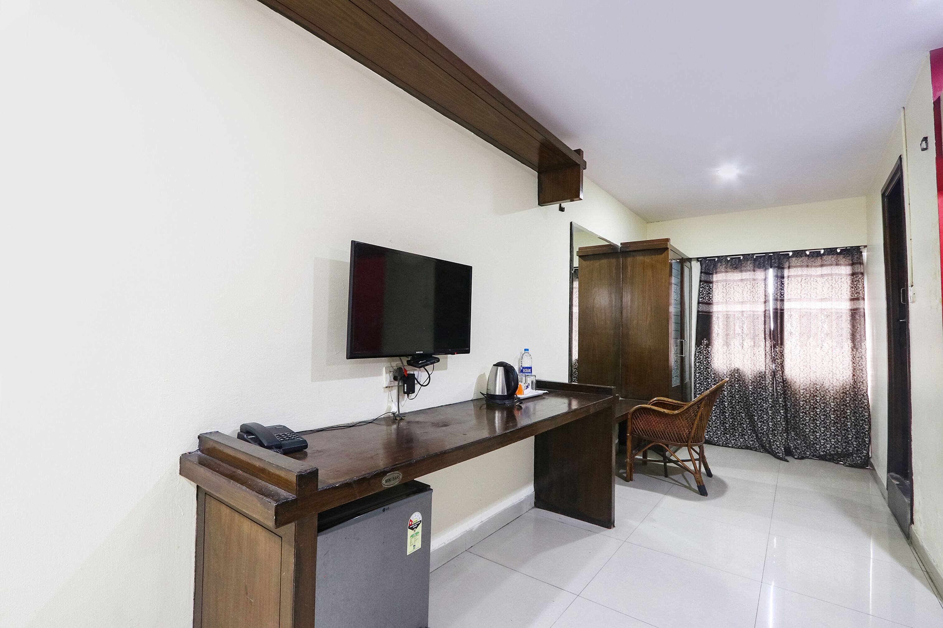 Foto - FabHotel Royal Residency II - Nr Lakdikapul Metro Station