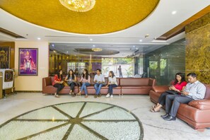 Lobby sitting area - Fabexpress Deccan Heritage (Hyderabad)