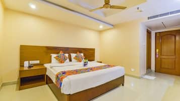 Premium Room | Egyptian cotton sheets, premium bedding, in-room safe, desk