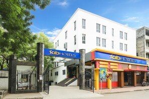 Property entrance - Fabexpress Deccan Heritage (Hyderabad)