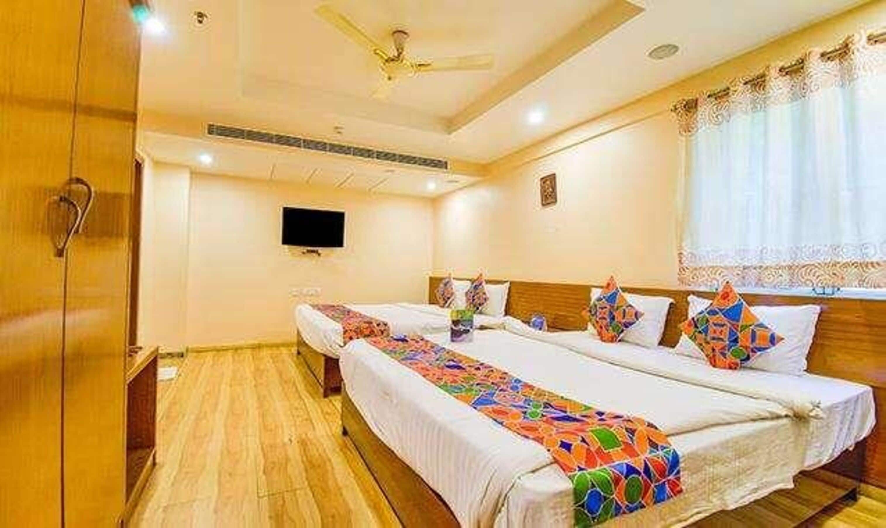 Family Room | Egyptian cotton sheets, premium bedding, in-room safe, desk
