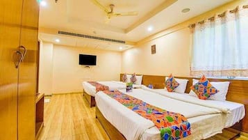 Family Room | Egyptian cotton sheets, premium bedding, in-room safe, desk