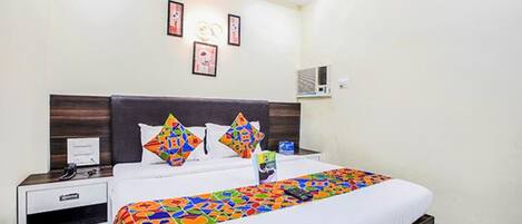 Egyptian cotton sheets, premium bedding, in-room safe, desk