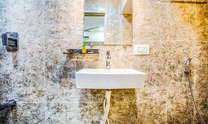 Shower, rainfall showerhead, free toiletries, towels - Fabexpress The Grand Kohinoor (Navi Mumbai)