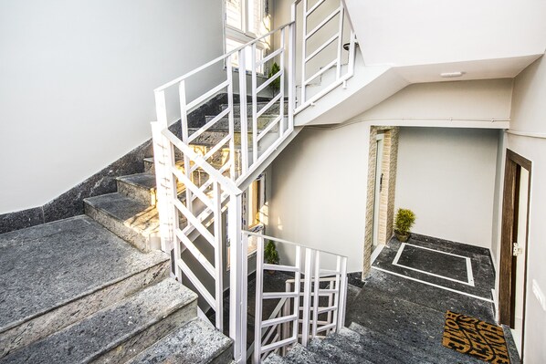 Lobby - Fabhotel Kolkata Residency (Barasat)