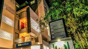 A multi-story hotel with a modern design, featuring balconies and a sign that reads "fab hotels". - FabHotel Casa Kiara With Pool Side Bar, Calangute (Calangute)