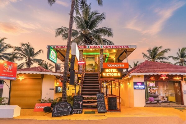 Exterior - FabExpress Victoria With Pool, Baga Beach (Baga)