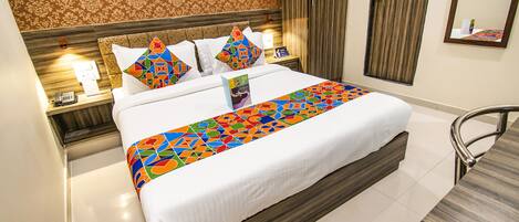 Deluxe Room | Egyptian cotton sheets, premium bedding, in-room safe, desk