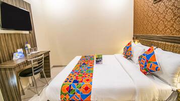 Egyptian cotton sheets, premium bedding, in-room safe, desk