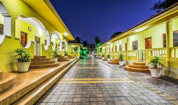 Exterior - FabHotel Yoyo Cottage With Pool, Chapora Fort (Vagator)