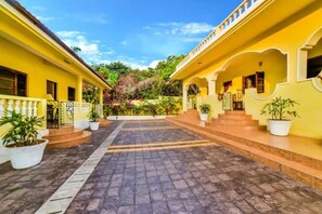 Exterior - FabHotel La Pablo (Vagator)