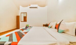 Egyptian cotton sheets, premium bedding, in-room safe, desk - FabHotel Yoyo Cottage With Pool, Chapora Fort (Vagator)