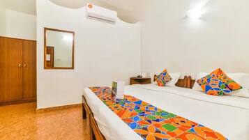 Egyptian cotton sheets, premium bedding, in-room safe, desk