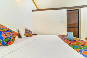 Egyptian cotton sheets, premium bedding, in-room safe, desk - FabHotel La Pablo - Nr. Chapora Fort (Vagator)