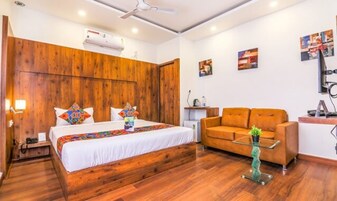 Egyptian cotton sheets, premium bedding, in-room safe, desk