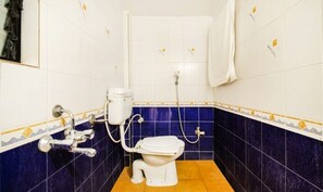 A bathroom with a toilet, a shower, and a sink. - FabExpress Karishma - Shivaji Nagar, Pune (Pune)