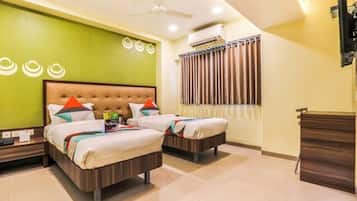 Egyptian cotton sheets, premium bedding, in-room safe, free WiFi